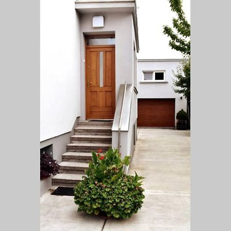 Modern Apartment In Tarnow Exterior photo
