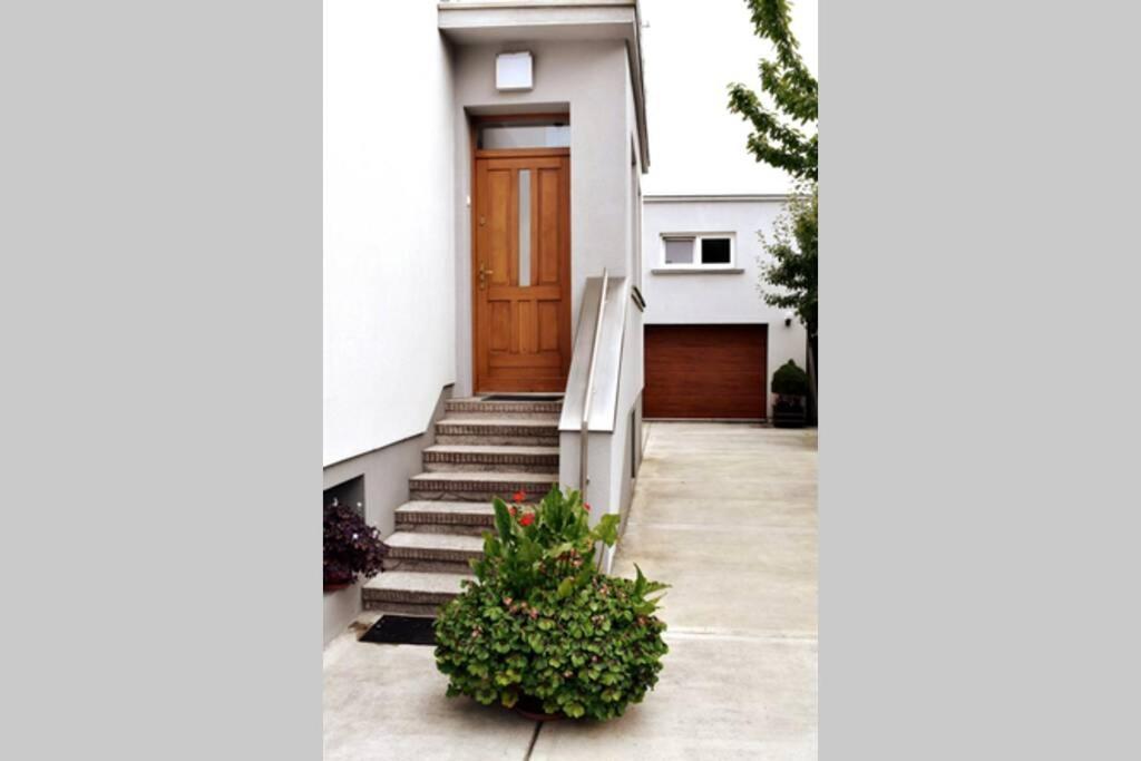 Modern Apartment In Tarnow Exterior photo